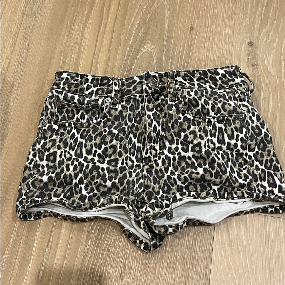 American Eagle Outfitters - Animal Leopard Print Shorts